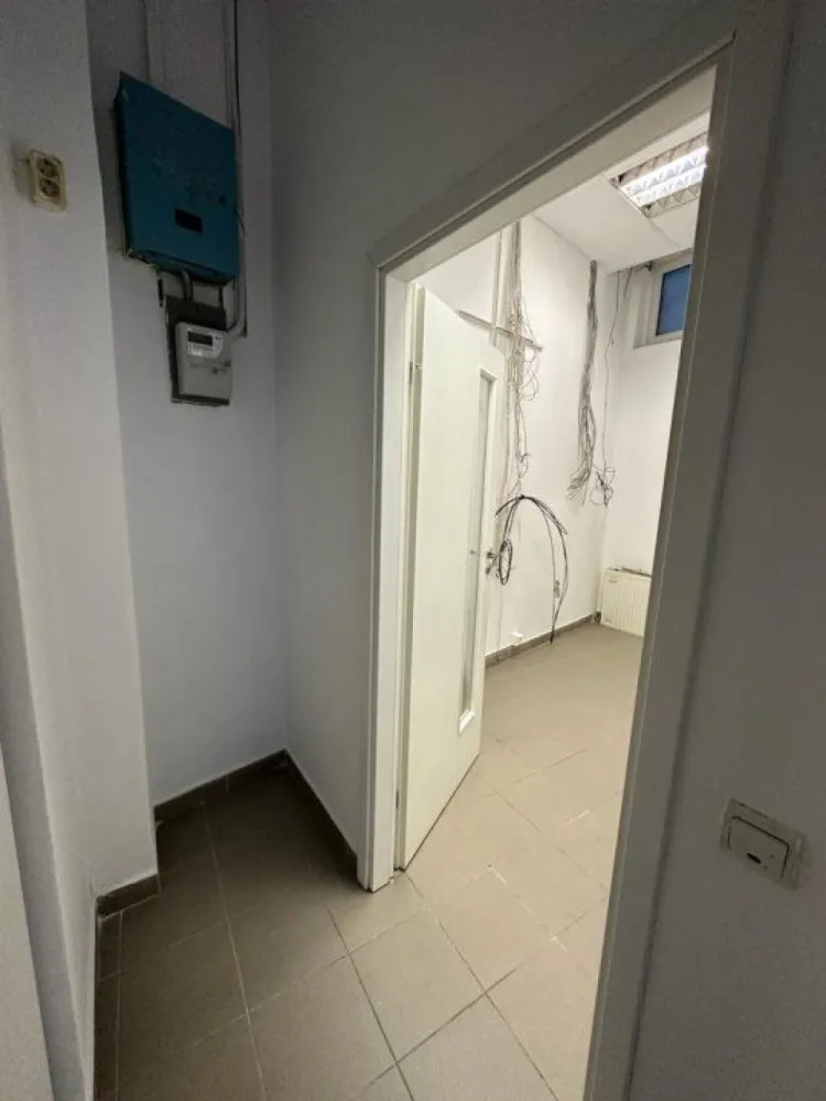 PROPRIETAR vand spatiu comercial pe Stefan Cel Mare