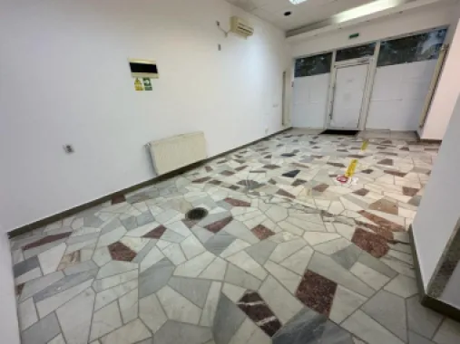 PROPRIETAR vand spatiu comercial pe Stefan Cel Mare