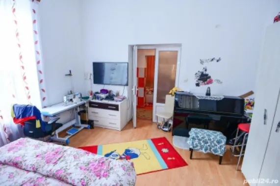 Spatiu comercial si casa de vanzare