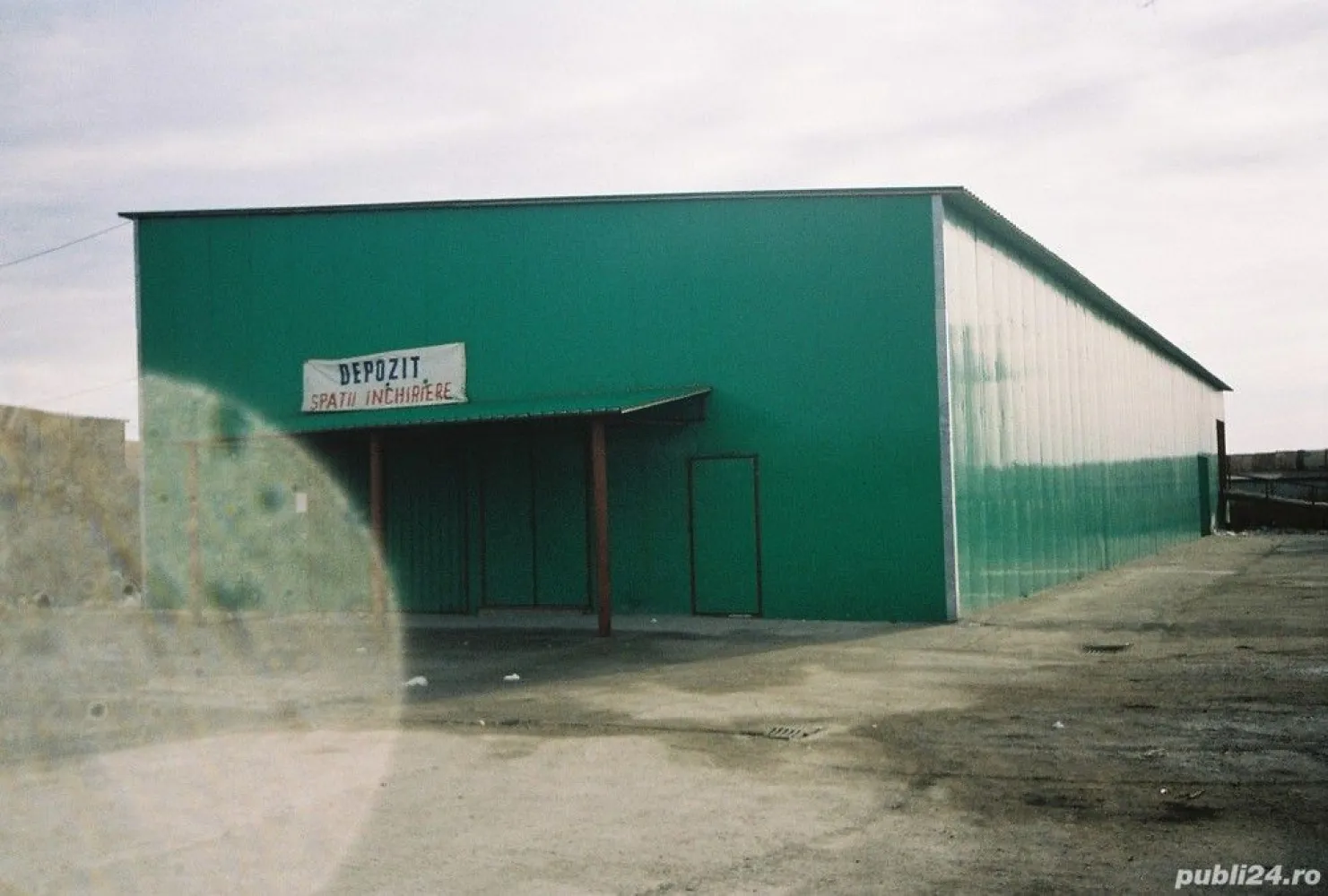 Vindem Magazin comercial mare sos.Colentina 462B, langa SAM-EXPO - Se vinde Magazinul Verde de langa SAM-EXPO si intrarea la Dragonul Rosu: Teren 3240mp, P+1, 747mp, constructie metalica, in functiune, amenajat cu standuri comerciale. Incalzire gaze, panouri fotovoltaice, etc. Posibil preluare societate in functiune, fara datorii.