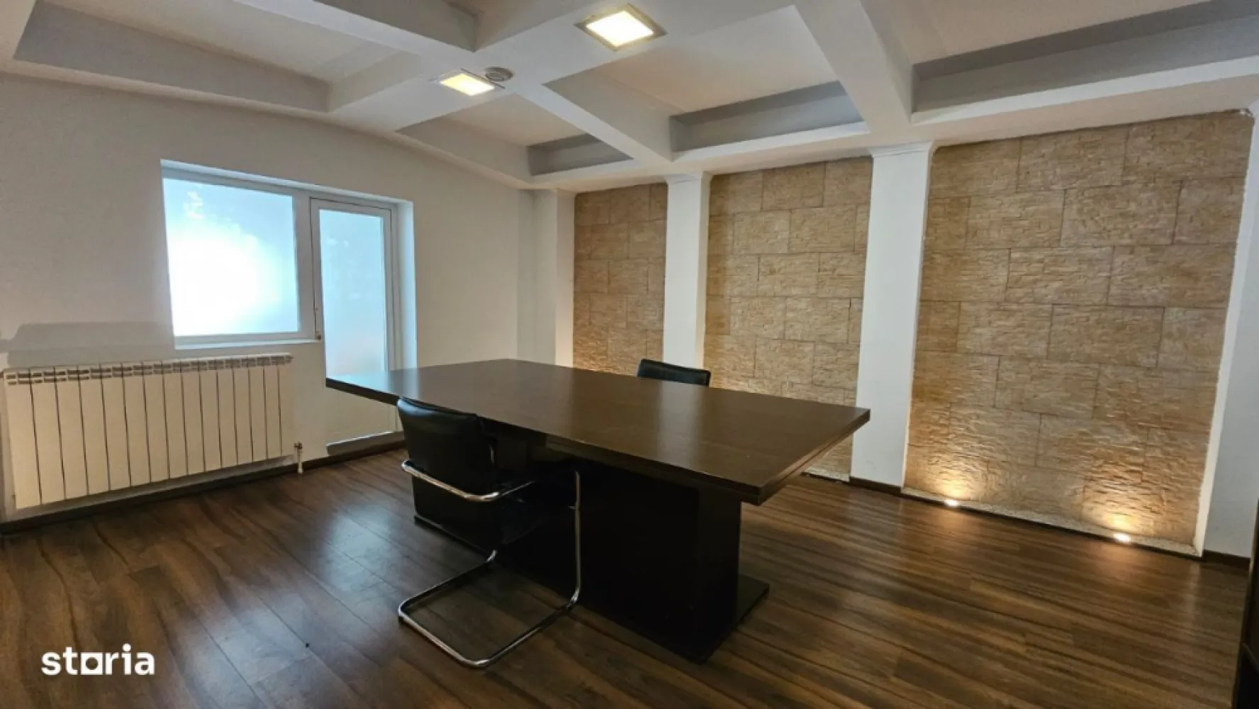 Vanzare spatiu birouri 137mp, parter, intrare stradala, Anastasie Panu - Apartament 4 camere la parter, extins si transformat in spatiu birouri/servicii, cu intrare stradala dedicata. Spatiul este situat pe Str. Anastasie Panu, in zona linistita, la cateva minute de mers pe jos de statia de metrou Timpuri Noi. Suprafata utila de 137 mp, incalzire cu centrala proprie si calorifere, sistem alarma, aer conditionat, usa metalica, balcon inchis, termopane, gresie, faianta, etc. Spatiul este compus din sala de sedinte, 3 camere birouri, zona secretariat, hol generos la intrare, 2 bai, zona depozitare, balcon inchis. Detalii suplimentare la telefon sau la fata locului.