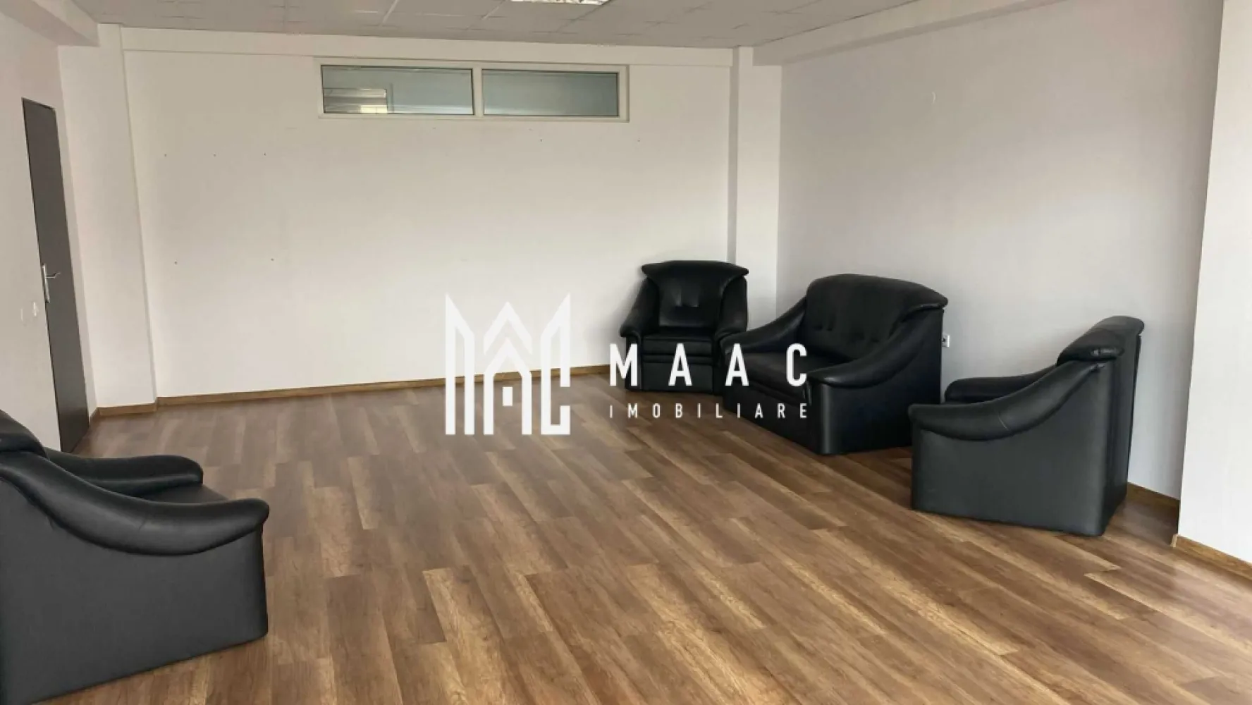 Spatiu birouri | Registrului Comertului | Etajul 1 - Maac Imobiliare – Închiriere spațiu birouri, 44 mp, Registrul Comerțului Maac Imobiliare propune spre închiriere un spațiu de birouri open-space, cu o suprafață de 44 mp, situat în clădirea Registrului Comerțului, la etajul 1, imediat în fața intrării principale. Spațiul este dotat cu fotolii, canapea, birou și dulap, pregătit pentru activitate imediată. Locație excelentă, într-o clădire reprezentativă și ușor accesibilă. Pentru mai multe detalii precizati telefonic ca ati vazut anuntul cu ID: CP2767402 }}