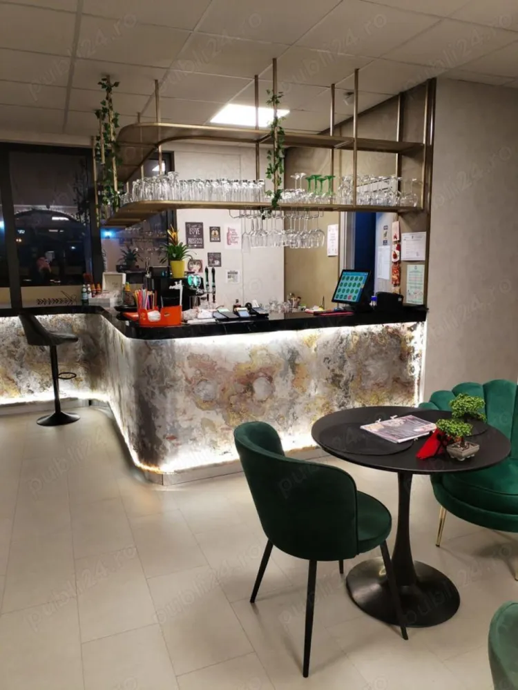 Afacere la cheie- Restaurant cu specific ITALIAN - SE VINDE AFACERE ! - Restaurantul are 125 mp și cuprinde : bucătăria open space sala de mese bar 2 toalete 1 zona de depozitare marfa 9 parcari exterioare (dintre care 5 sunt folosite ca și terasa pentru clienți). - Este complet dotat și amenajat și beneficiază de 3 ieșiri! - Afacerea este în continua dezvoltare, cu creştere de la luna la luna , restaurantul desfășurându-şi activitatea din august 2023. - Poziționat pe bulevardul Metalurgiei sector 4 lîngă METRO, LIDL, JUMBO, vis-a-vis de parcul TUDOR ARGHEZI și fiind înconjurat de o multitudine de complexe rezidențiale, afacerea se bucura de o imagine pozitiva , creată atât în mediul online pe paginile de socializare cât și în locație , de către clienții fideli, mulțumiți de calitatea primită la noi în locatie. - Strategia acestei afaceri este concentrată pe menținerea calitații, a standardelor deja create și pe continuitate, pentru a putea atrage și mulțumi și alți potențiali clienți. - Afacerea oferă preparate AUTENTICE. - Pachetul cuprinde : echipamentele si mobilierul, furnizori, clienți, angajați, Brand, social-media, avize și autorizații. (în ceea ce privește societatea în sine - discutabil). - Vom arata transparența în veniturile societații şi tot ce reprezintă rețetare şi bunul mers al restaurantului în continuare. - Vânzările sunt asigurate inclusiv pe Glovo, Tazz, Bolt. - PREȚUL ESTE NEGOCIABIL !