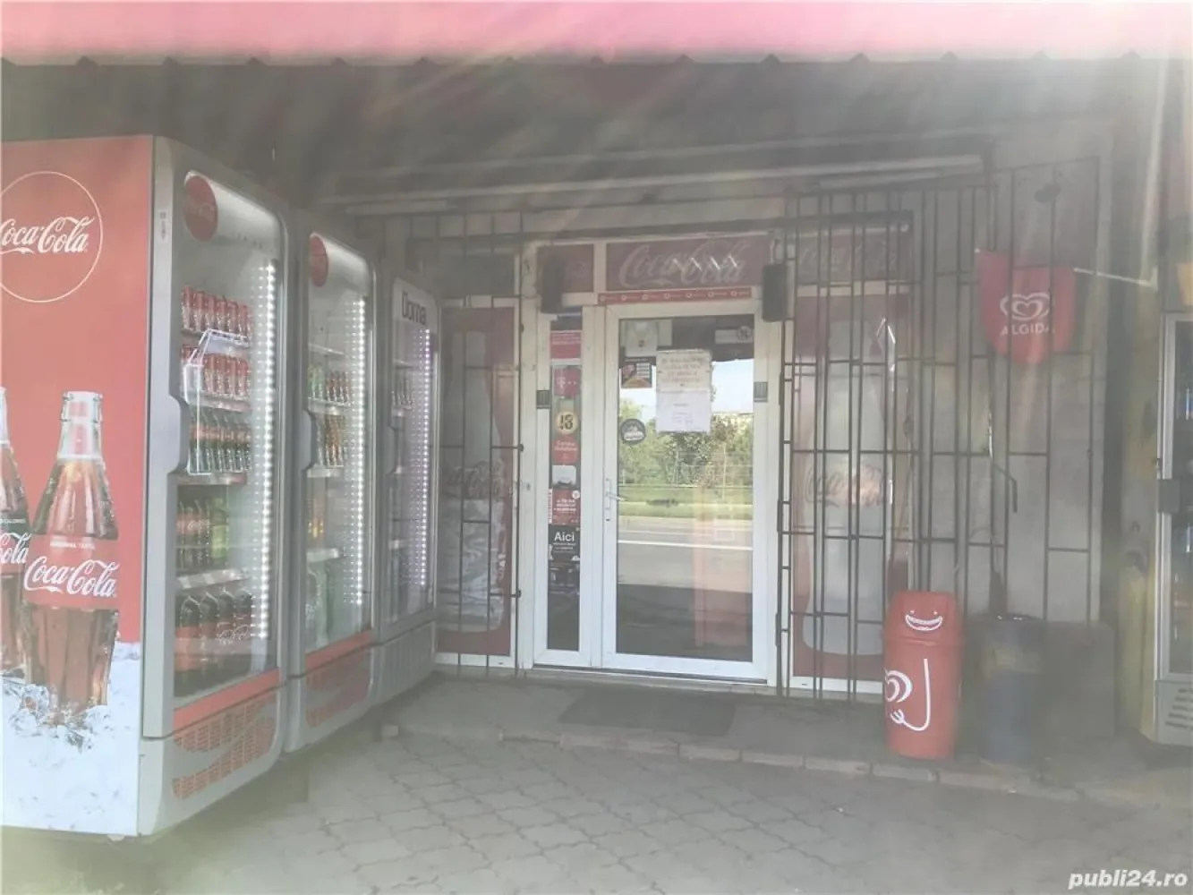 Spatiu com casa - Sos Petricani - Casa spatiu com. stradal. 150mp teren 65 mp utili cladire. Proprietar, cadastru, carte funciara. An constructie cladire 2000. La 2 min de A3 In prezent este mag alimentar functional. Posibilitate vanzare afacere. Detalii la cerere.