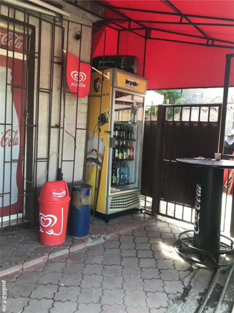 Spatiu com casa - Sos Petricani - Casa spatiu com. stradal. 150mp teren 65 mp utili cladire. Proprietar, cadastru, carte funciara. An constructie cladire 2000. La 2 min de A3 In prezent este mag alimentar functional. Posibilitate vanzare afacere. Detalii la cerere.