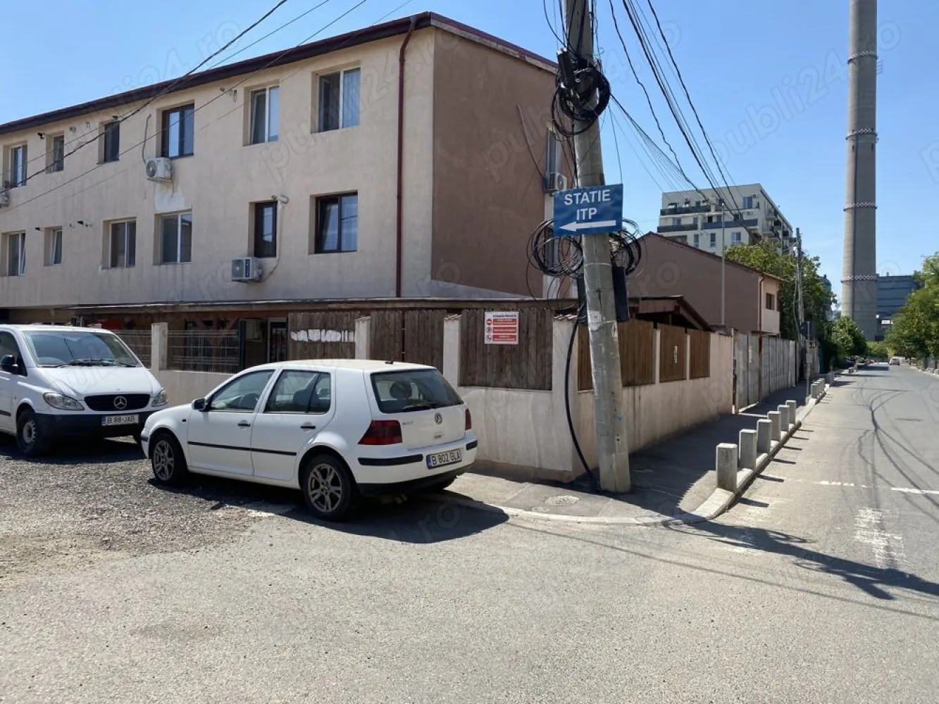 Spatiu comercial de vanzare 53mp cu teren 150mp Bucuresti sector 4 - Proprietar ofer spre vânzare un spațiu comercial în suprafață de 53 mp cu un teren de 150 mp , amplasat stradal, la parter de bloc, ca și utilități, spațiul dispune de energie electrică, gaz ,apă și canalizare . Spatiu comercial se afla pe strada drumul dealu alunis nr.11, sector 4
