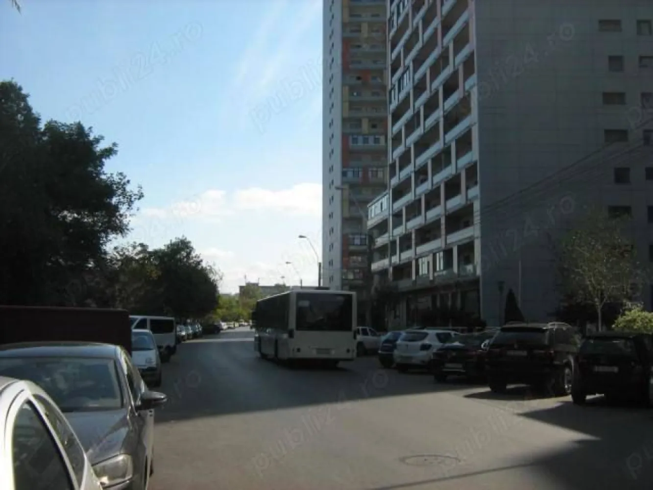 Pantelimon - Doamna Ghica Plaza - Pantelimon - DOAMNA Ghica Plaza Spatiu Comercial , 70 mp ( inchiriat ) Activitatea desfasurata de peste 13 ani este vanzarea de vin ( CRAMA ) + Bonus Casa din caramida 3 Cam , Baie ,Bucatarie , Centrala Termica , Toate utilitatile , teren 200 mp , Se poate vinde si in Rate ! Avans 100 000 euro si restul pana la 250 000 euro in 3 - 4 RATE . Pentru plata cash promotie 200 000 euor .
