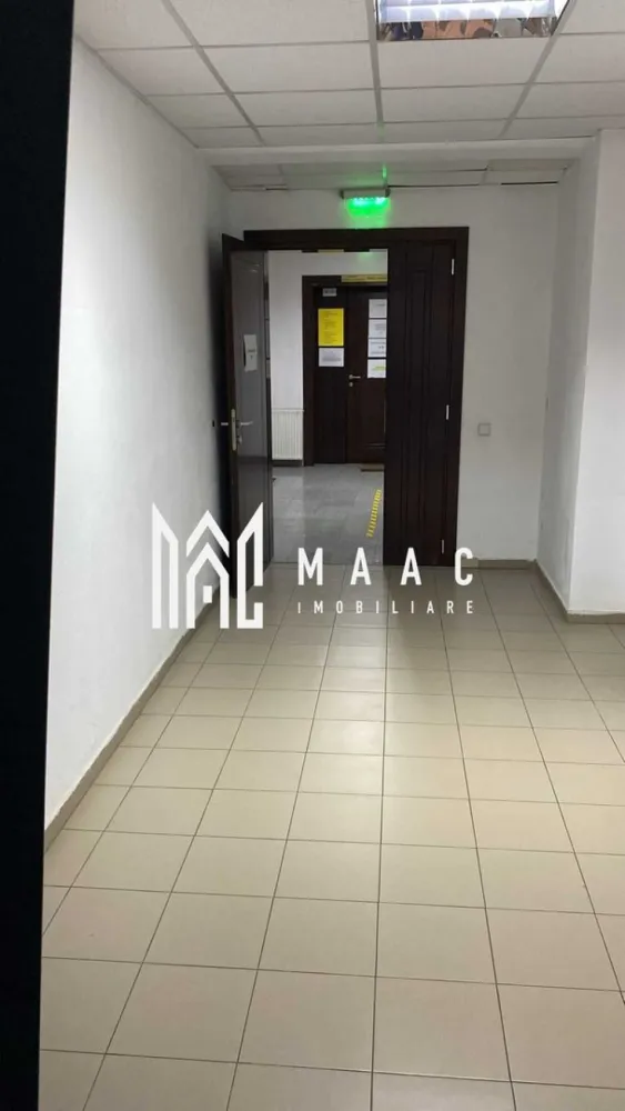 Spatiu birouri | Registrului Comertului | Etajul 1 - Maac Imobiliare – Închiriere spațiu birouri, 44 mp, Registrul Comerțului Maac Imobiliare propune spre închiriere un spațiu de birouri open-space, cu o suprafață de 44 mp, situat în clădirea Registrului Comerțului, la etajul 1, imediat în fața intrării principale. Spațiul este dotat cu fotolii, canapea, birou și dulap, pregătit pentru activitate imediată. Locație excelentă, într-o clădire reprezentativă și ușor accesibilă. Pentru mai multe detalii precizati telefonic ca ati vazut anuntul cu ID: CP2767402 }}