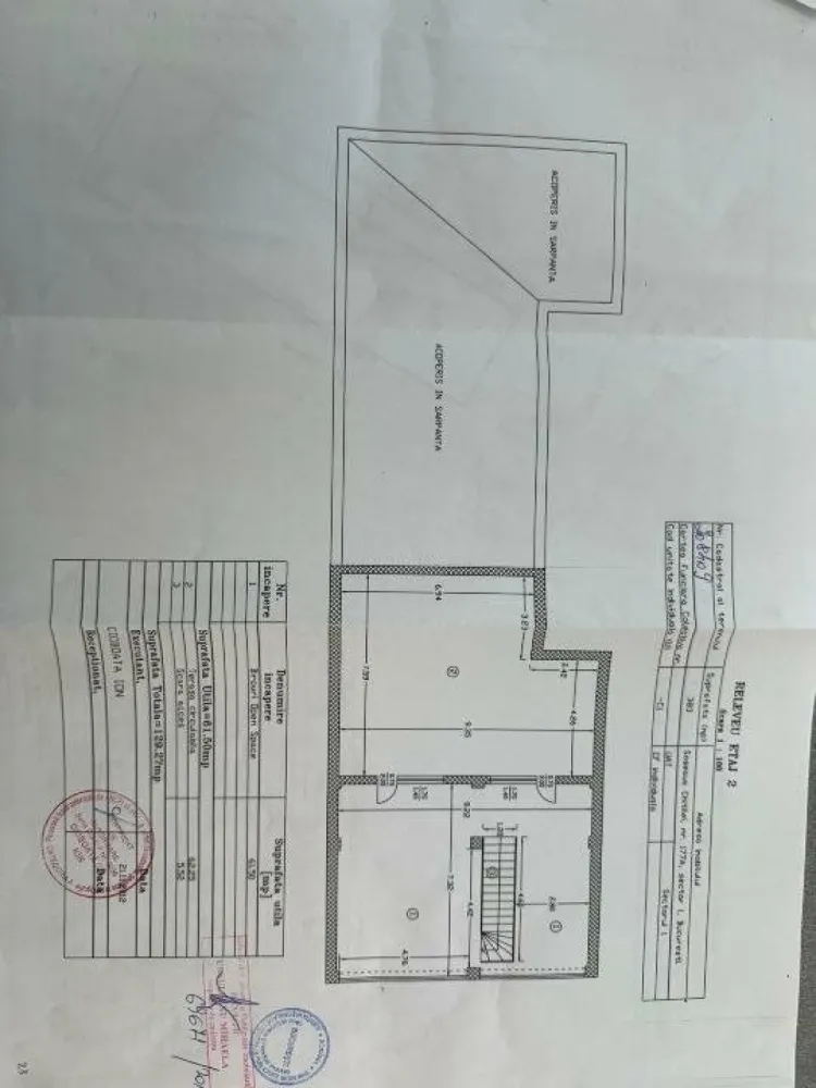 Cladire noua birouri cu spatiu de expunere, P+2, 466 mp util, Sos. Chitilei S1 - Vindem imobil nou format din parter + 2 etaje si curte, ideal pentru firme care au necesar de spatii de expunere si birouri. Imobilul este situat stradal, pe Sos. Chitilei 177 A, sector 1. Dispune de parter cu suprafata totala de 192 mp, din care 74 mp spatiu de expunere; Etaj 1, cu suprafata totala de 237 mp, din care 117 mp spatiu de expunere; Etaj 2, cu suprafata totala de 67 mp, din care 61.5 mp spatiu de expunere si terasa circulabila in suprafata de 62 mp. Imobilul este construit in anul 2012 si dispune de: - Curent trifazic; - Gaze, centrala proprie; - Apa curenta; - Instalatie de alarma; - Internet prin fibra optica; - Centrala telefonica.