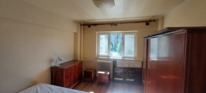 Vand apartament 4 camere situat la 10 min de Piata Unirii