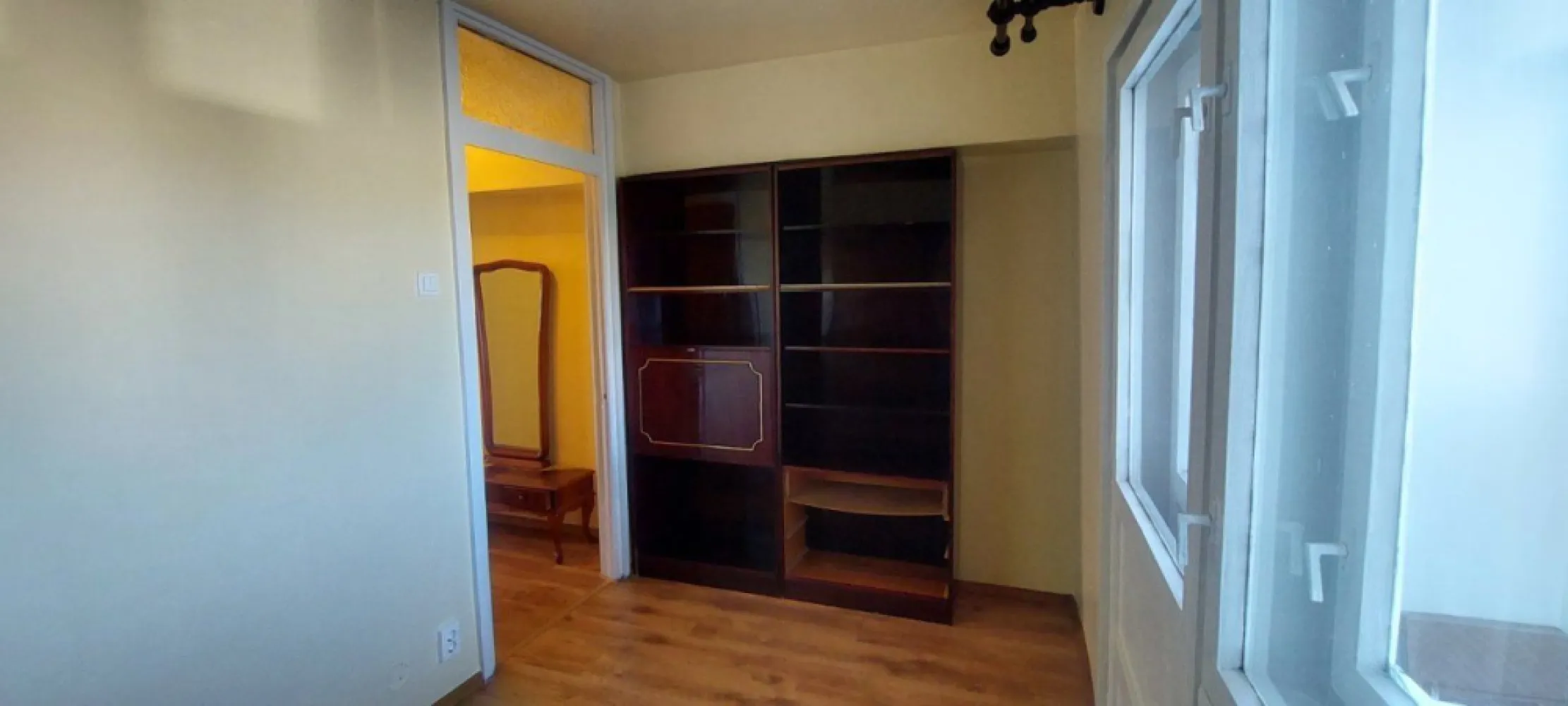 Vand apartament 4 camere situat la 10 min de Piata Unirii