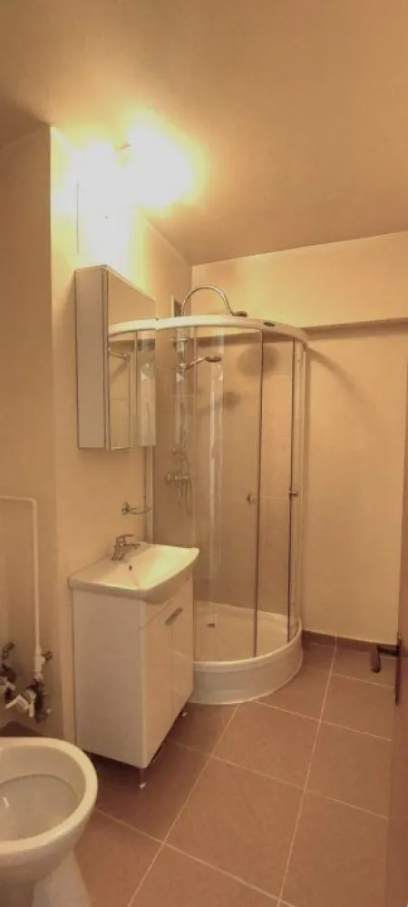 Vand apartament 4 camere situat la 10 min de Piata Unirii