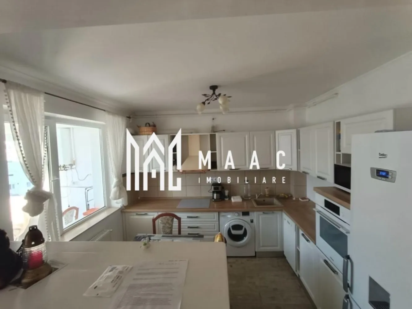 Apartament 2 Camere | Mobilat si Utilat | Zona Calea Dumbravii - MAAC Imobiliare va propune spre vânzare un apartament cu 2 camere complet utilat si mobilat, situat în zona Calea Dumbravii. Detalii: Tip apartament: 2 camere, living open space cu bucătărie, 1 dormitor, balcon inchis cu termopan si o baie cu geam; Suprafață utilă: 62 mp Compartimentare: Decomandat; An construcție: 2010; Etaj: 3/3. Dotări: Încălzire prin calorifere si centrala proprie, Apartamentul este ideal pentru cei care caută confort, modernitate și liniște, beneficiind de toate facilitățile unei locuințe de lux. Toată mobila este Mobexpert si electrocasnicele sunt aproape noi, intr-o stare foarte buna de functionare. Pentru mai multe detalii sau pentru a programa o vizionare, vă rugăm nu ezitați să ne contactați, specificand ID: CP2765924 }}