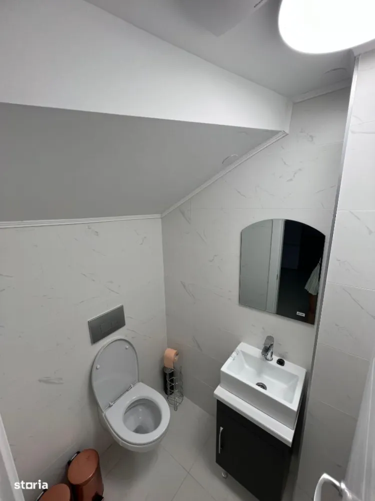Proprietar inchiriez Cosmopolis Vila N semi-mobilat