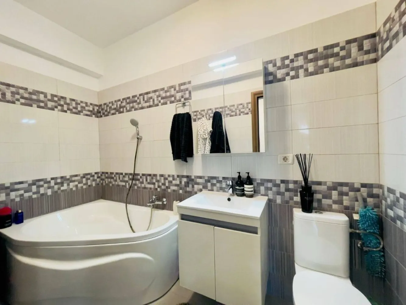 Inchiriere apartament 3 camere fundeni