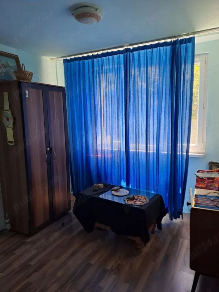 Vand ap 4 decomandat Sector 4 Straja -Drumul Gazarului-Bd. Brancoveanu - Proprietar vand ap 4 camere decomandat cu balcon, bucatarie spatioasa, et 3 din 4, bloc reabilitat recent. Are 1 baie + 1 grup sanitar. Detin loc de parcare in fata blocului care se poate prelua de catre noul proprietar. Acte la zi , cadastru, certificat energetic. An constructie 1975. Zona linistita , scoala si gradinita in apropiere. Aleea Dolina nr 4 , Berceni
