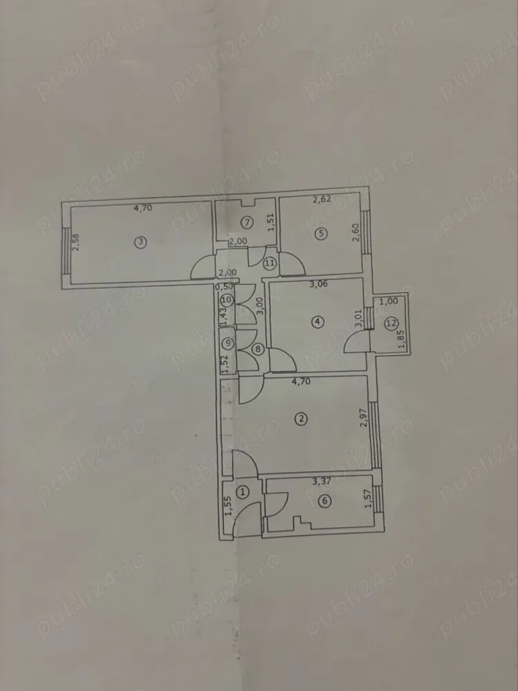Apartament 4 camere, str Tunsu Petre - Apartament 4 camere, situat in zona liniștită, curată, pe str. Tunsu Petre, etaj 2 din 4. Apartamentul dispune de apă și gaze curente,circuitul de apă și instalația electrică refăcute complet în 2017, termopan, inclusiv la balcon, ușa metalică,gresie, parchet, faianță, aer condiționat, bucătărie mobilată, cadastru intabulare, certificat energetic. Apartamentul poate fi eliberat într-un timp foarte scurt în urma vânzării având în vedere ca toate lucrurile sunt deja împachetate și mobila dezasamblată. Poate fi vizionat oricând.