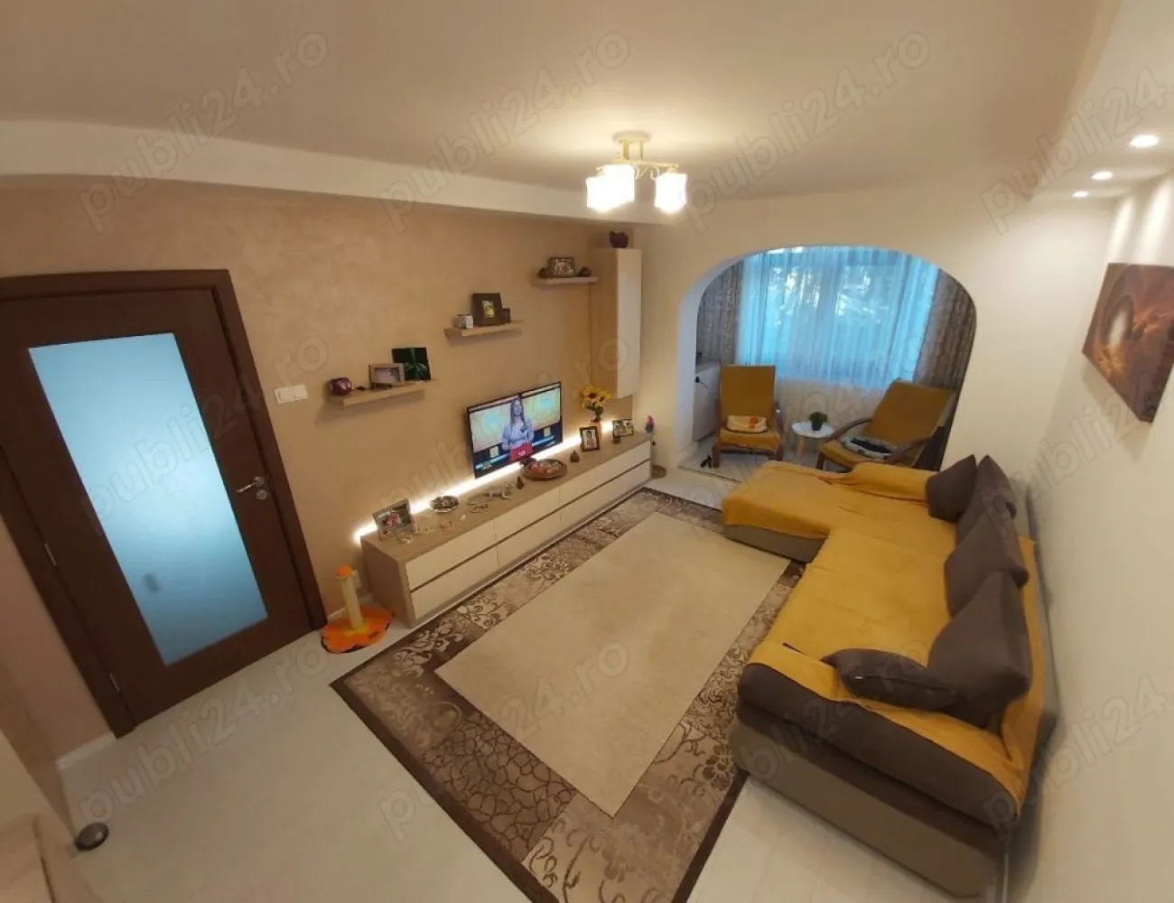 Apartament 4 camera Sos. Pantelimon - Proprietar, va propun spre achizitie un apartament cu 4 camere situat langa spitalul Sf. Pantelimon. Blocul este semi-stradal, reabilitat termic si detine loc de parcare ADP. Apartamentul este renovat recent si este situat la etajul 2 dintr-un bloc cu 4 etaje. Are o suprafata 90 mp si este format din 4 camere, 2 grupuri sanitare, 1 balcon, 2 holuri si 1bucatarie. Apartamentul este dotat cu centrala termica pe gaz, tamplarie pvc Gealan 6 camere cu geam tripan, 2 aparate de aer conditionat (12000 btu), toaletele dotate cu bideu, instalatiile electrice si sanitare sunt schimbate (cupru). Apartamentul este foarte bine izolat termic si fonic si se vinde partial mobilat - utilat Accesul facil catre centrul capitalei (15 min), statie de metrou Costin Georgian, Mega Mall, parcul Morarilor, parcul Florilor, scoli si gradinita