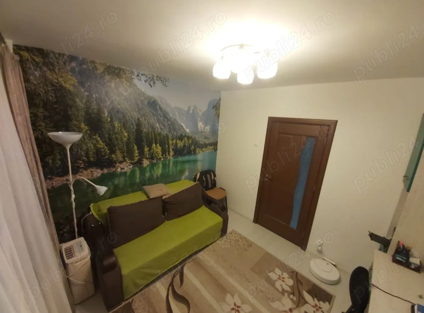Apartament 4 camera Sos. Pantelimon - Proprietar, va propun spre achizitie un apartament cu 4 camere situat langa spitalul Sf. Pantelimon. Blocul este semi-stradal, reabilitat termic si detine loc de parcare ADP. Apartamentul este renovat recent si este situat la etajul 2 dintr-un bloc cu 4 etaje. Are o suprafata 90 mp si este format din 4 camere, 2 grupuri sanitare, 1 balcon, 2 holuri si 1bucatarie. Apartamentul este dotat cu centrala termica pe gaz, tamplarie pvc Gealan 6 camere cu geam tripan, 2 aparate de aer conditionat (12000 btu), toaletele dotate cu bideu, instalatiile electrice si sanitare sunt schimbate (cupru). Apartamentul este foarte bine izolat termic si fonic si se vinde partial mobilat - utilat Accesul facil catre centrul capitalei (15 min), statie de metrou Costin Georgian, Mega Mall, parcul Morarilor, parcul Florilor, scoli si gradinita