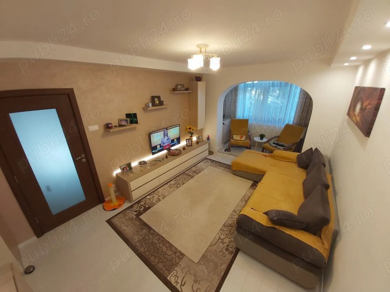 Apartament 4 camere sos Pantelimon - Proprietar, va propun spre achizitie un apartament cu 4 camere situat langa spitalul Sf. Pantelimon. Blocul este semi-stradal, reabilitat termic si detine loc de parcare ADP. Apartamentul este renovat recent si este situat la etajul 2 dintr-un bloc cu 4 etaje. Are o suprafata 90 mp si este format din 4 camere, 2 grupuri sanitare, 1 balcon, 2 holuri si 1bucatarie. Apartamentul este dotat cu centrala termica pe gaz, tamplarie pvc Gealan 6 camere cu geam tripan, 2 aparate de aer conditionat (12000 btu), toaletele dotate cu bideu, instalatiile electrice si sanitare sunt schimbate (cupru). Apartamentul este foarte bine izolat termic si fonic si se vinde partial mobilat - utilat Accesul facil catre centrul capitalei (15 min), statie de metrou Costin Georgian, Mega Mall, parcul Morarilor, parcul Florilor, scoli si gradinita