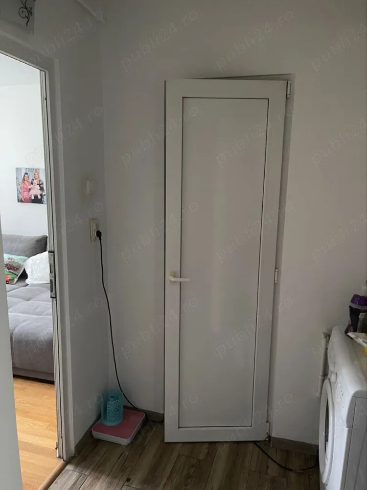 Apartament 4 camere, Alexandru Obregia, sector 4 - apartament cu 4 camere, decomandat in Sectorul 4,B-dul Alexandru Obregia - Statia STB Dragos Mladinovici. Apartamentul se afla intr-un bloc cu 4 etaje,la etajul 4,bloc din 1976,suprafata utila 76mp,vedere fata. Balcon cu iesire din dormitorul mare Bloc a fost reabilitat in februarie 24 Zona linistita cu foarte multa verdeata, parculete de copii in fata blocului si in apropiere, magazine, scoala, grădinița. Loc de parcate -ADP sector 4