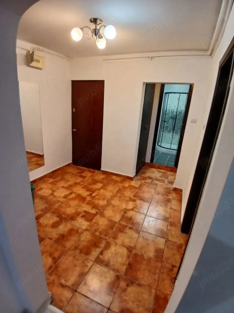 Vand apartamnet - Vand apartament cu 4 camere , 2 bai și o bucătărie , aproape de spitalul Fundeni, aproape de penny