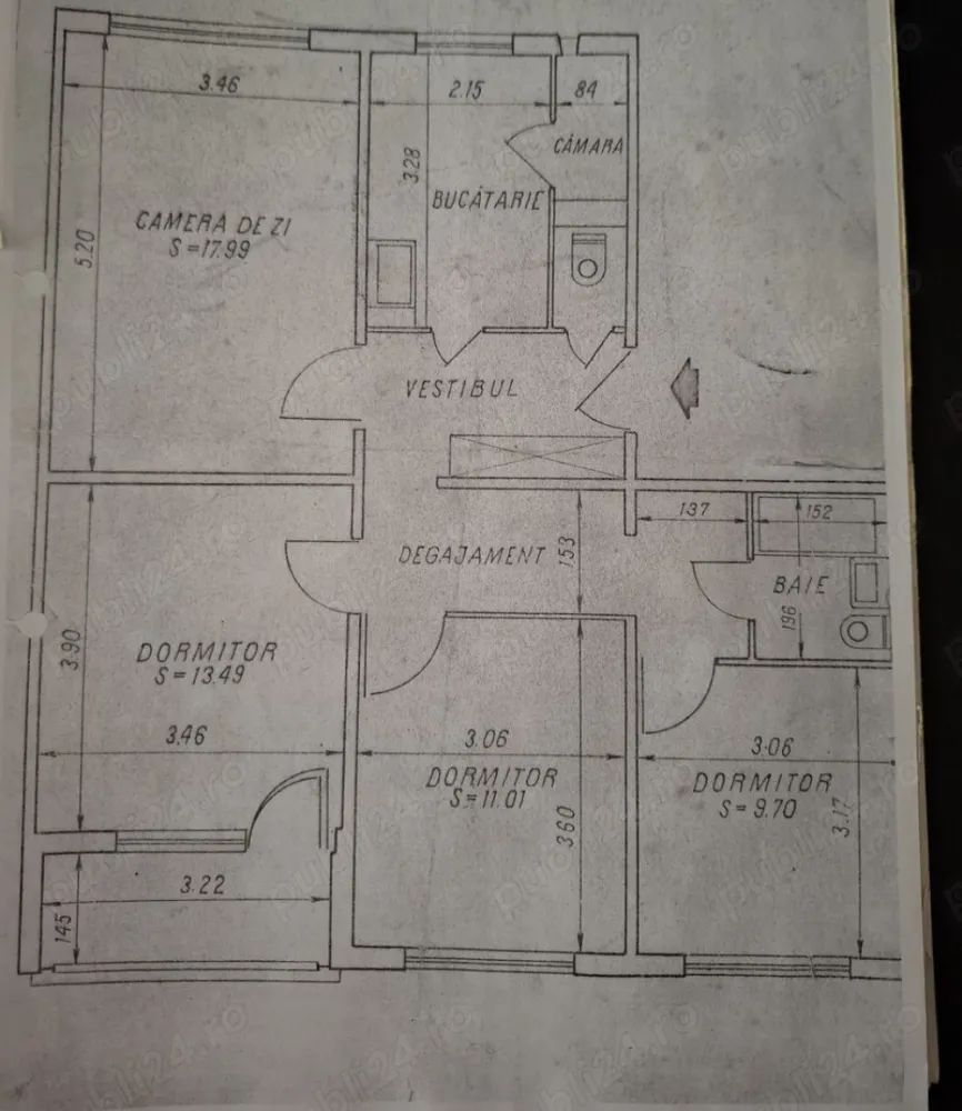 Apartament 4 camere, decomandat, 80.94 mp - Vând apartament 4 camere, decomandat, confort 1, 2 bai, pe strada Izvorul Crișului, sector 4. Apartamentul este la etajul 2 4, intr-un bloc construit în anul 1974. Imbunatatiri: centrala termica, geamuri termopan, ușa metalica, 3 aparate aer condiționat, loc de parcare Proximitate: 15-17 min pe jos pana la metrou Constantin Brancoveanu sau metrou Piață Sudului. Apartamentul se vinde mobilat și utilat complet.