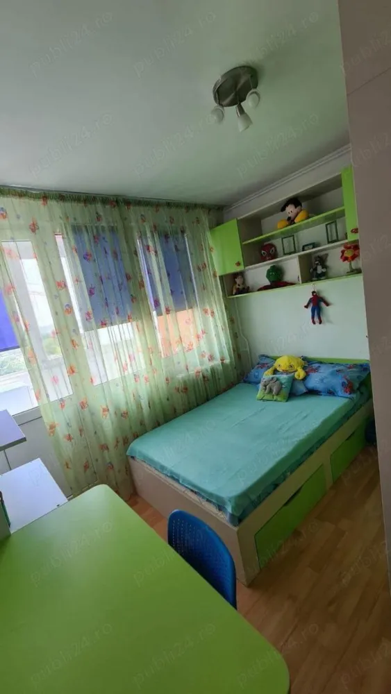 De vânzare Apartament 4 camere - De vanzare Apartament 4 camere semidecomandat, 2 grupuri sanitare , mobilat si utilat complet. Apusului Complex Apusului . 62mp , an 1974 , etaj 10 10 terasa refacuta ,Tavan izolat si pe interior . Boxa la subsol .Loc parcare ADP. 81000 Euro