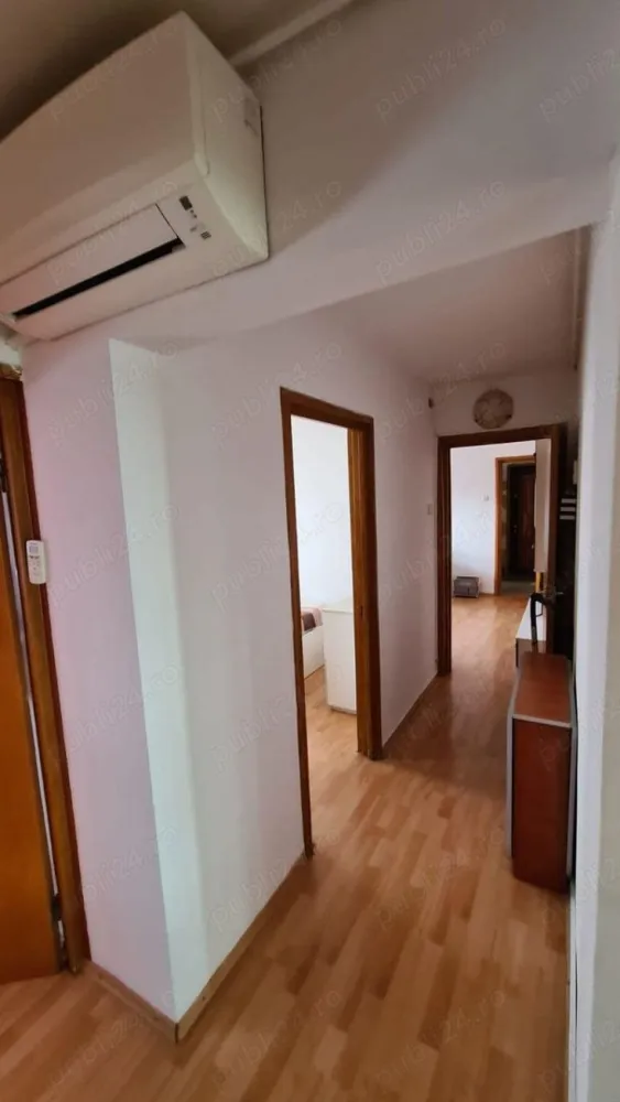 De vânzare Apartament 4 camere - De vanzare Apartament 4 camere semidecomandat, 2 grupuri sanitare , mobilat si utilat complet. Apusului Complex Apusului . 62mp , an 1974 , etaj 10 10 terasa refacuta ,Tavan izolat si pe interior . Boxa la subsol .Loc parcare ADP. 81000 Euro