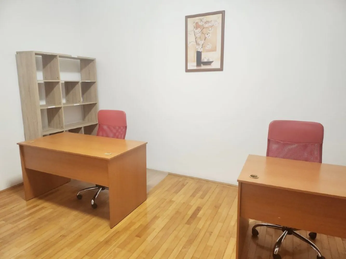 BRASADAS vinde ap 4 cam Primaverii - eleganta si confort. - Agentia Imobiliara BRASADAS vinde apartament situat in cartierul Primaverii. Cu o suprafata utila de 137.36 mp si o suprafata totala de 154.96 mp. Suprafata utila: 137.36 mp, ideal compartimentata pentru a oferi functionalitate si stil. Suprafata totala (incl. balcon & scara): 154.96 mp, oferind un plus de spatiu pentru relaxare. La doar cativa pasi de parcurile Herastrau si Bordei, perfecte pentru plimbari in aer liber, jogging sau activitati de recreere. Aproape de centre comerciale, restaurante de top, scoli internationale si centre de afaceri, acest apartament este ideal pentru un stil de viata dinamic si sofisticat. Pozitionarea in Zona Primaverii asigura acces rapid catre centrul orasului si principalele puncte de interes din Bucuresti. Acest apartament este perfect atat pentru locuinta personala, cat si pentru investitie, avand in vedere prestigiul zonei si cererea ridicata pentru proprietati premium in aceasta zona. www.brasadas.com.