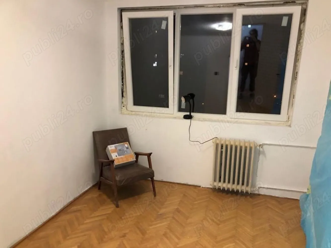 Apartament Apusului 4 camere - Proprietar- Apartament strada Apusului Suprafata de 65mp, semidecomandat- necesita renovare(termopane recent schimbate) 4 camere-1 baie+ baie de serviciu+ balcon inchis In fata blocului statia de autobuz Aragonitului, imediata apropiere policlinica, scoli, supermarket. Etaj 6 din 10->lift funcțional An 1973 La 10 15 min de metrou Gorjului și de la Păcii Pereti izolati termic pe interior 69.900 Pt detalii vizionari sunați la nr 393271855972