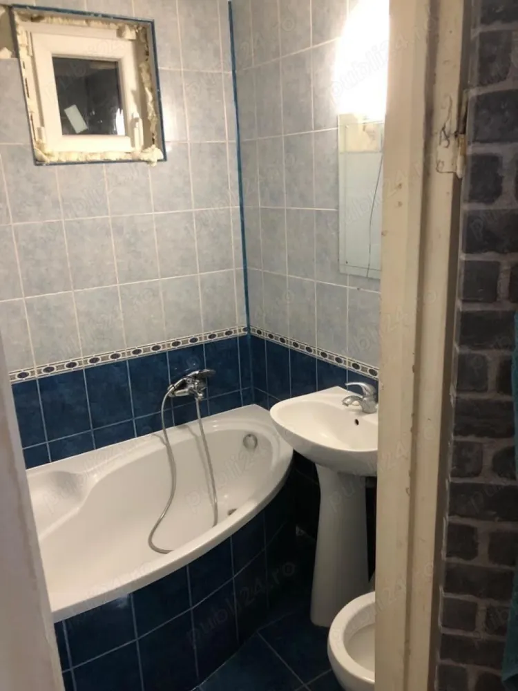 Apartament Apusului 4 camere - Proprietar- Apartament strada Apusului Suprafata de 65mp, semidecomandat- necesita renovare(termopane recent schimbate) 4 camere-1 baie+ baie de serviciu+ balcon inchis In fata blocului statia de autobuz Aragonitului, imediata apropiere policlinica, scoli, supermarket. Etaj 6 din 10->lift funcțional An 1973 La 10 15 min de metrou Gorjului și de la Păcii Pereti izolati termic pe interior 69.900 Pt detalii vizionari sunați la nr 393271855972
