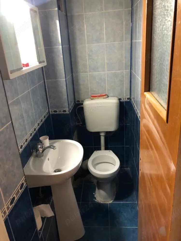 Apartament Apusului 4 camere - Proprietar- Apartament strada Apusului Suprafata de 65mp, semidecomandat- necesita renovare(termopane recent schimbate) 4 camere-1 baie+ baie de serviciu+ balcon inchis In fata blocului statia de autobuz Aragonitului, imediata apropiere policlinica, scoli, supermarket. Etaj 6 din 10->lift funcțional An 1973 La 10 15 min de metrou Gorjului și de la Păcii Pereti izolati termic pe interior 69.900 Pt detalii vizionari sunați la nr 393271855972