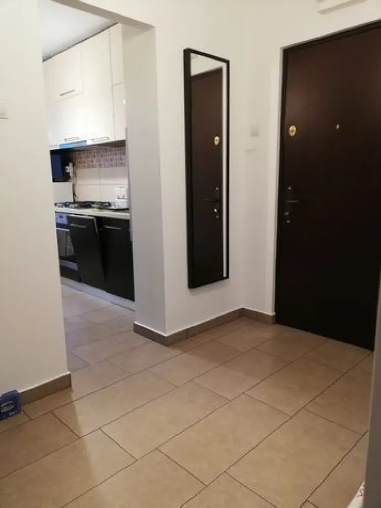 Militari 4 camere dec. Apusului Gorjului Pacii Sector 6 - Proprietar/comision 0% NU DORESC COLABORARE CU AGENTII IMOBILIARE!! VA ROG NU INSISTATI. Apartament 4 camere, 80 mp, et 3 din 4, decomandat, 2 apartamente pe etaj, 10 apartamente pe scara, vederea este mixta, izolat termic (clasa energetica A), liniste, intretinere foarte mica. Mobilat, echipat si amenajat de curand cu materiale premium, totul este nou. Blocul se afla situat pe str. Apusului (complex comercial Apusului) Se accepta doar plata cash. Pentru mai multe detalii sunati la nr. telefon: 07******84 Nu doresc colaborare cu agentii imobiliare.