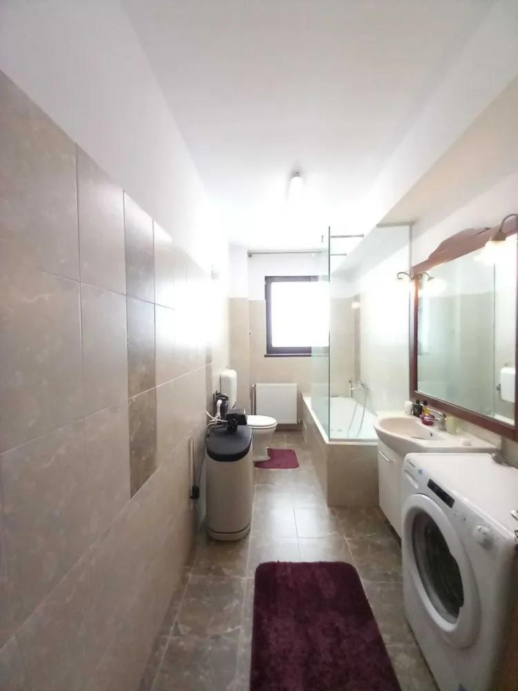 Apartament 98 mp, 4 camere, padurea Baneasa, gradinita privata, scoala - Direct proprietar Apartament de 98 mp, 4 camere, cu posibilitate de mutare imediata - oaza de liniste, ferit de zgomot si agitatie, langa padurea Baneasa: - Situat in Cartierul Padurea Baneasa, sectorul 1, chiar langa padurea Baneasa, la numai 1 km distanta de padure. - Langa Felicity - La numai 50 metri de Biene Maja Kindergarten - cresa cu program prelungit si gradinita privata - La numai 30 metri de viitoarea SCOALA INTERNATIONALA KINDERAMA. - In apropiere de cartierul Greenfield, Mall Baneasa, Decathlon, Mega Image, Carrefour, IKEA, Dedeman, Gradina Zoologica, Stejarii Country Club, locul de joaca si petrecere pentru copii - The Kid, Jandarmeriei, Pipera, Selgros Baneasa, Metro, Lidl, Kaufland, Piata Presei, Parcul Herastrau se afla la numai 5-10 minute de mers cu masina, la 10 minute de statiile de metrou Aviatorilor, Aurel Vlaicu sau Straulesti si la doar 15-20 de minute de km 0 al Capitalei. - Iesire imediata pe centura Bucurestiului si catre Jandarmeriei, cu acces rapid spre aeroportul Otopeni, aeroportul Baneasa, autostrada Bucuresti - Ploiesti, autostrada Soarelui. - Zona este linistita, aerul este foarte curat deoarece se afla la o distanta de numai 1 km fata de bloc, padurea Baneasa si cartierul Felicity. - Acces la statia de autobuz STB - 304, la capatul strazii. - Acces la statia Metrou Straulesti / Terminal multimodal - Acces la statia Metrou Baneasa/ Aeroport (in constructie) Apartamentul are o suprafata totala de 98,64 mp Dormitor: 17,78 mp Living: 26,10 mp Camera: 12,11 mp Bucatarie inchisa: 8,94 mp Baie: 7,16 mp Dormitor: 13,38 mp Camera Dressing: 2,68 mp Loggie deschisa: 4,69 mp Balcon deschis: 5,80 mp Apartamentul este foarte spatios, avand geamuri mari in toate camerele, este luminos, cu orientare spre vest, beneficiind toata ziua de soare. Apartamentul este mobilat si utilat dupa cum urmeaza: Aparat de aer conditionat Samsung , instalat pe data 22 iulie 2024 Bucataria: mobilier de bucatarie pe comanda, electrocasnice incorporabile: masina de spalat vase Candy, cuptor electric Hansa, plita pe gaz Hansa, frigider Ariston, hota Gorenje, centrala termica proprie - Beretta. Living: Canapea, 2 fotolii Baie: cada din fonta cu sticla securizata, baterie cada Grohe, lavoar cu dulap, masina de spalat rufe Candy Smart. Finisaje: parchet laminat, geamuri Rehau, gresie si faianta in baie si bucatarie. Dormitor matrimonial: pat matrimonial mare. In apartament nu s-a fumat niciodata. Doua loggie deschise, cu vedere catre padure, ideale sa iei masa cu cei dragi, la aer curat. Utilitati: apa, electricitate, gaz, internet prin fibra optica. Blocul este nou, construit in anul 2012, bloc single, are curte proprie, cu pomi fructiferi, arbusti ornamentali si flori, iar proprietarii beneficiaza de locuri de parcare. Imobilul are 4 etaje si mansarda, iar apartamentul se situeaza la etajul 3. Asociatia de Proprietari are in plan dotarea blocului cu ascensor.