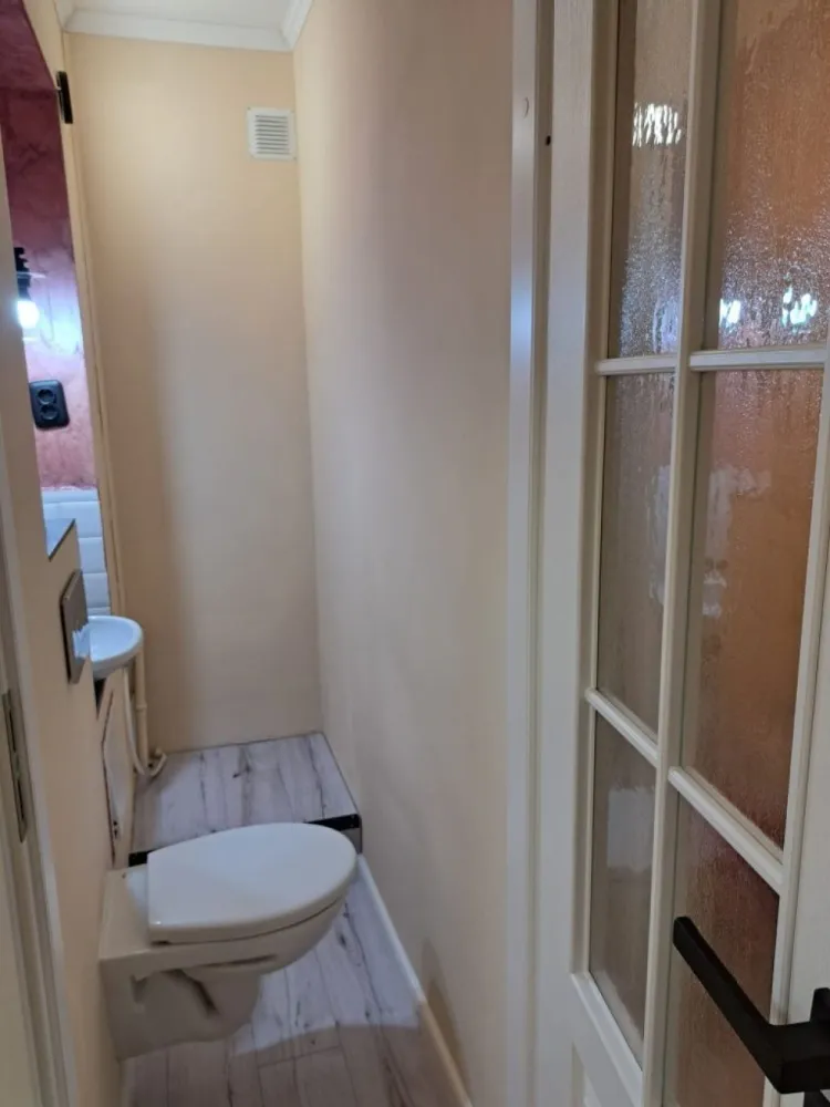 Apartament de vanzare 4 camere, colț Apusului - Apartament de vanzare, colț strada Apusului, sector 6, Bucuresti. 4 camere-2 bai-bucatarie (recent renovat) foarte luminos, centrala proprie, loc de parcare. Bloc anvelopat. Persoana fizica, nu agentie.