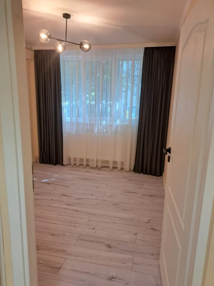 Apartament de vanzare 4 camere, colț Apusului