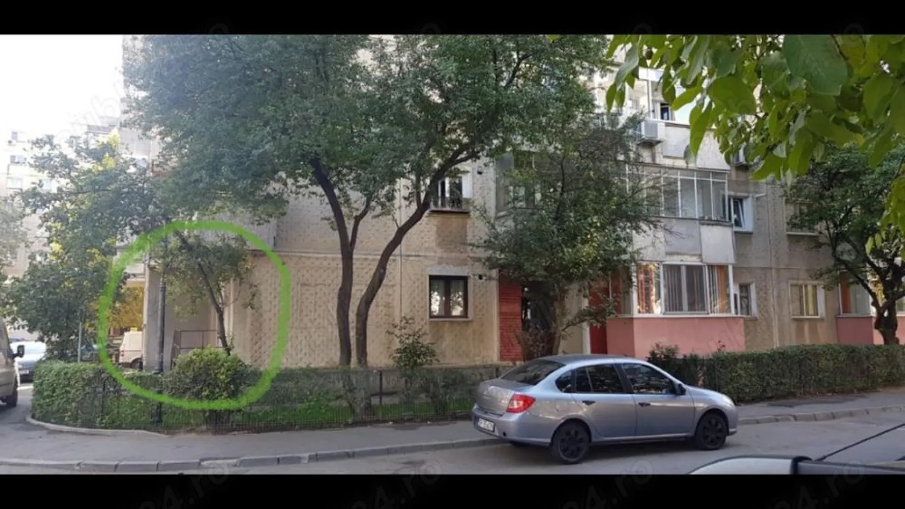 4 camere parter, acces exterior ( sos. Berceni ) - 130.000 la plata cash, preț fix Agențiile nu deranjați, nu colaborez ! CLAR 4 camere, decomandat, 83Mp utili + 14mp teren in acte cota indiviza, parter p+8 cu intrare separată , scara exterioara proprie schimbare destinație, posibilitate 2 balcoane similare celor de pe verticala. Acces pe 2 cai in apartament, Usi metalice exterioare de calitate, acces pe 2 cai in scara blocului ( constructie 1986 solida ) monitorizare video,boxe subsol libere. 3 camere cu gresie Spania - 1m 1m, hol+ living - parchet lemn masiv. Bucătăria foarte spațioasă, Wc serviciu + baia mare lux, ambele toalete au geamuri mari pt aerisire Încălzire RADET. Termopane noi. Instalatii electrice sanitare schimbate recent. Se vinde gol sau doar cu mobilier de bucatarie. Mega Image, Lidl, Kaufland, scoala, gradinita, biserica, 3 spitale in zona, loc de joaca pentru copii peste strada, 4-5min de metrou si piata. Stalpi si pereti din beton (de rezistenta) de 20cm grosime.
