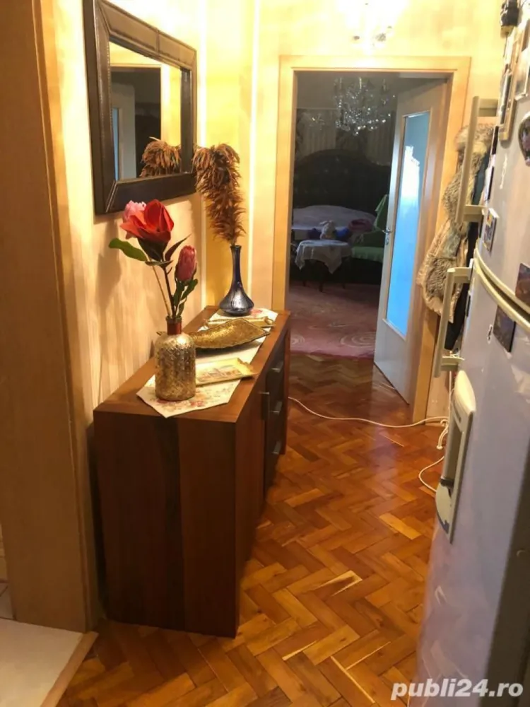 Apartament Calea MOSILOR 229 - Mobila gama lux mobexpert'gresie "faianta"tapet'usi lemn 'usa intrare antifurt'masina de spalat 'pardel lux draperi gama lux 'tapet gama lux' sauna 'lustre cristal' parchet stejar termopan PVC cu 5 camere terasa
