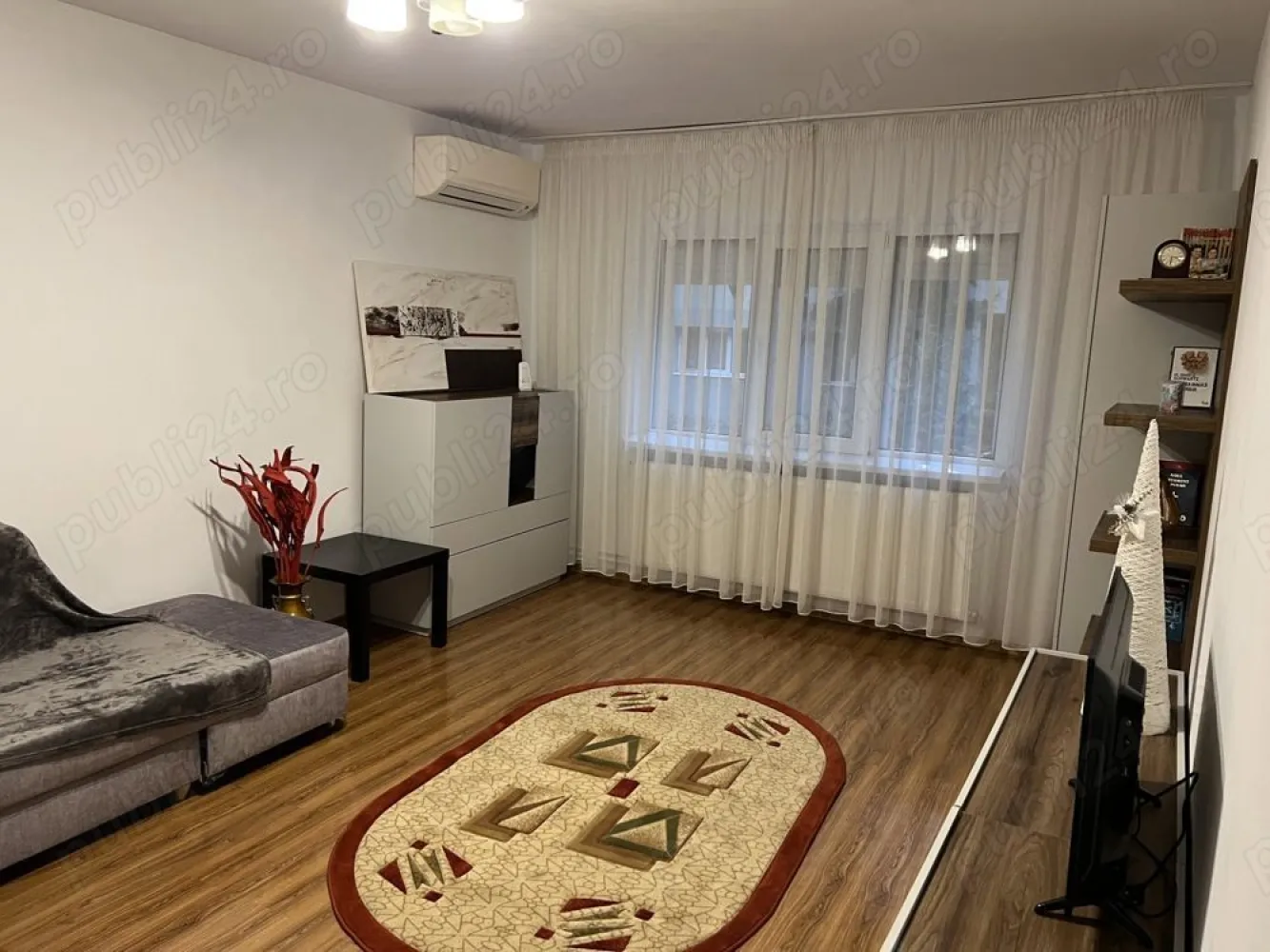 Apart. 2 cam. decom, Dreptatii, 700m de metrou Lujerului, mobila NOUA - Apartament 2 camere decomandat, complet igienizat si cu mobilier nou de la Mobexpert (exceptie - partial bucataria), frigider si masina de spalat noi, la prima inchiriere. Apartamentul este foarte calduros iarna si racoros vara, situat la parter intr-un bloc cu 4 etaje, pe o strada deosebit de linistita si plina de verdeata. Apartamentul are vedere catre gradina din fata blocului, frumos amenajata. Se poate rezerva loc de parcare de la primarie. Disponibil imediat. (Fara animale de companie.)