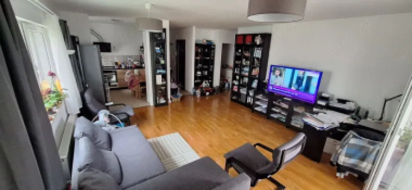 Vand apartament cu 4 camere