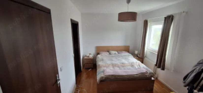 Vand apartament cu 4 camere