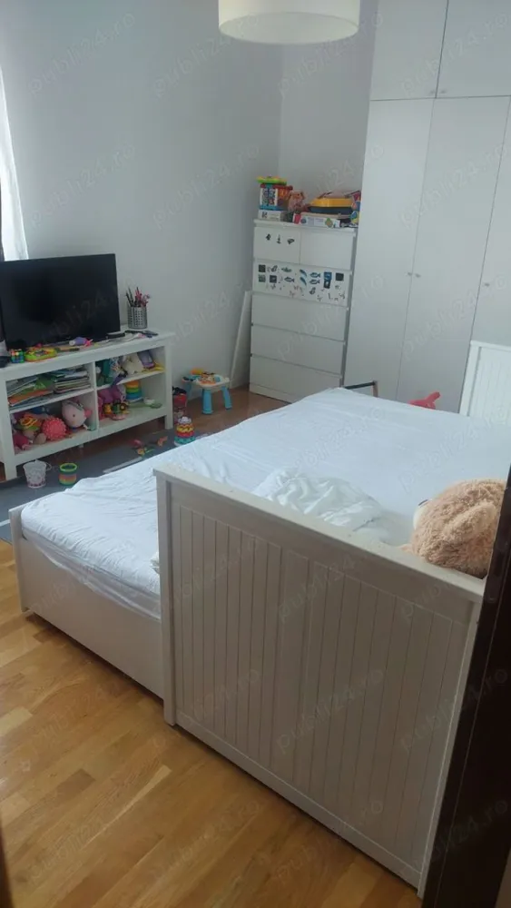 Vand apartament cu 4 camere
