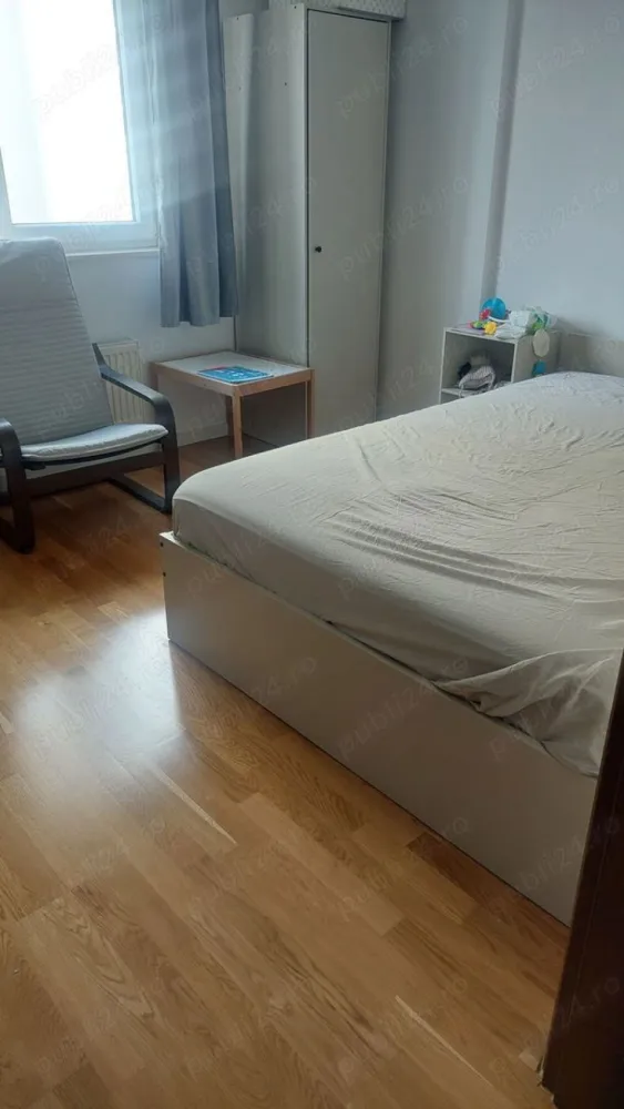 Vand apartament cu 4 camere