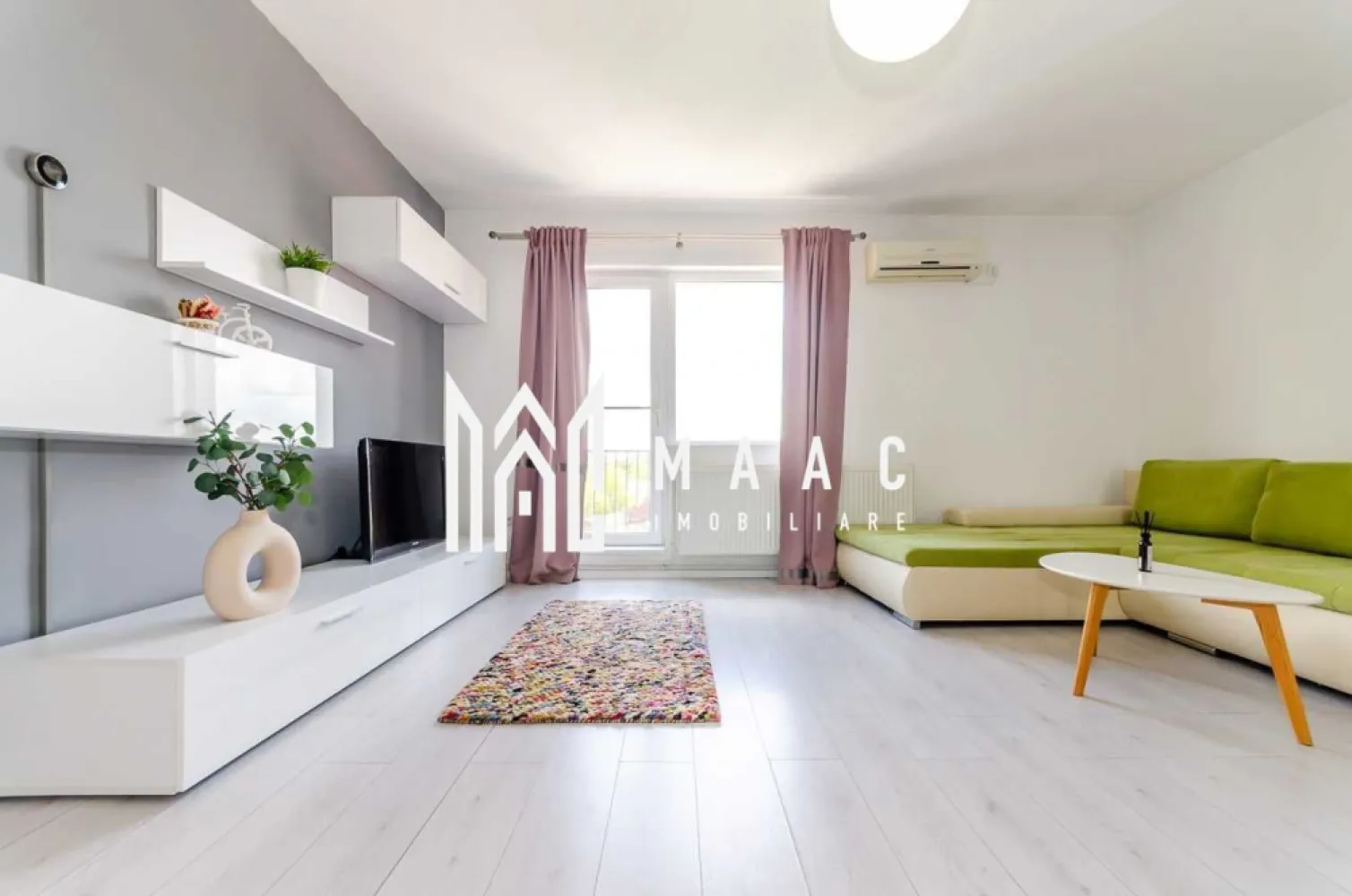 Apartament 3 camere | 88 MPU | Balcon | Stefan cel Mare - MAAC Imobiliare vă propune spre vânzare un apartament spațios și modern, cu 3 camere, situat la etajul 5/5 al unui bloc bine întreținut. Locuința este compartimentată eficient pe două niveluri și beneficiază de un balcon generos, fiind alegerea ideală pentru o familie sau un cuplu care își dorește confort și funcționalitate. Detalii apartament: Nivel 1 (44,55 mp): Living Bucătărie inchisa Baie modernă Balcon Nivel 2: Două dormitoare spațioase cu paturi duble Dressing generos Dotări și avantaje: Centrală termică proprie Buderus + termostat wireless controlabil de pe telefon Aer condiționat Mașină de spălat vase și mașină de spălat haine Se vinde complet mobilat și utilat Poziționare sud-vestica Pentru mai multe detalii sau pentru a programa o vizionare, vă rugăm să ne contactați. Specificați ID-ul CP2765262. }}