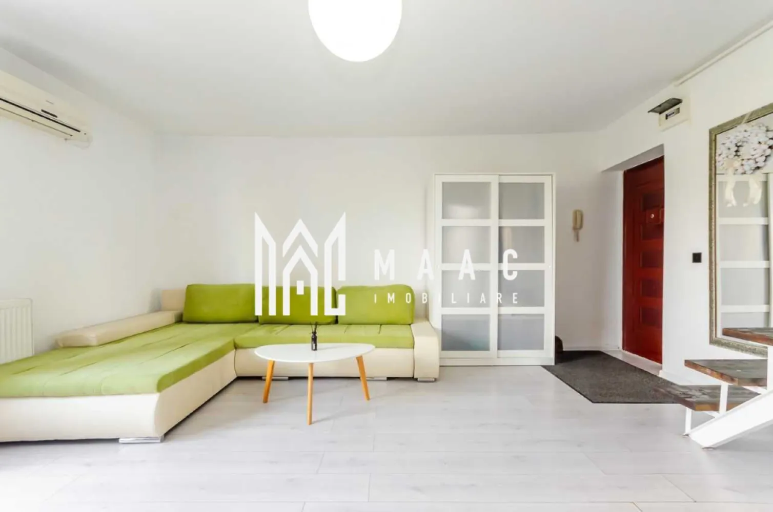 Apartament 3 camere | 88 MPU | Balcon | Stefan cel Mare - MAAC Imobiliare vă propune spre vânzare un apartament spațios și modern, cu 3 camere, situat la etajul 5/5 al unui bloc bine întreținut. Locuința este compartimentată eficient pe două niveluri și beneficiază de un balcon generos, fiind alegerea ideală pentru o familie sau un cuplu care își dorește confort și funcționalitate. Detalii apartament: Nivel 1 (44,55 mp): Living Bucătărie inchisa Baie modernă Balcon Nivel 2: Două dormitoare spațioase cu paturi duble Dressing generos Dotări și avantaje: Centrală termică proprie Buderus + termostat wireless controlabil de pe telefon Aer condiționat Mașină de spălat vase și mașină de spălat haine Se vinde complet mobilat și utilat Poziționare sud-vestica Pentru mai multe detalii sau pentru a programa o vizionare, vă rugăm să ne contactați. Specificați ID-ul CP2765262. }}