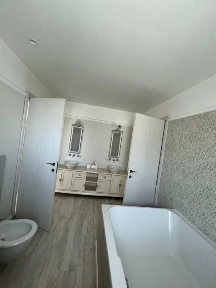 Proprietar vand apartament penthouse 5 camere