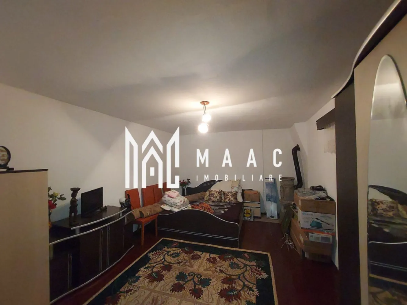 Apartament la casa | 86 MPU | Terezian - MAAC Imobiliare vă propune spre vânzare o casă cu potențial excelent, situată într-o zonă centrală a Sibiului, la doar câțiva pași de Piața Cibin și la 5 minute de mers pe jos de centrul istoric. Detalii proprietate: Suprafață utila de 86mp Teren: 187 mp Compartimentare eficientă: 2 camere, bucătărie și baie Pivniță spațioasă, pod și anexe utile pentru depozitare sau activități gospodărești Curte comună, împărțită doar cu 3 vecini Avantaje: Poziție excelentă, în imediata apropiere a centrului orașului Acces facil către magazine, piețe, transport public și instituții importante Potrivită atât pentru locuință personală, cât și pentru investiție – închiriere pe termen lung sau regim hotelier Preț avantajos și disponibilitate imediată Pentru mai multe detalii și pentru programarea unei vizionări, vă rugăm să ne contactați menționând ID: CP2764631 }}