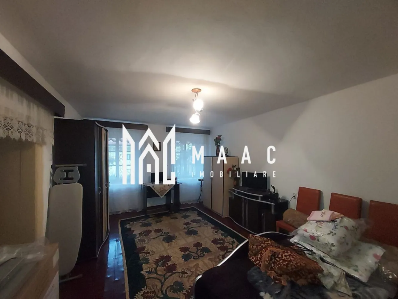 Apartament la casa | 86 MPU | Terezian - MAAC Imobiliare vă propune spre vânzare o casă cu potențial excelent, situată într-o zonă centrală a Sibiului, la doar câțiva pași de Piața Cibin și la 5 minute de mers pe jos de centrul istoric. Detalii proprietate: Suprafață utila de 86mp Teren: 187 mp Compartimentare eficientă: 2 camere, bucătărie și baie Pivniță spațioasă, pod și anexe utile pentru depozitare sau activități gospodărești Curte comună, împărțită doar cu 3 vecini Avantaje: Poziție excelentă, în imediata apropiere a centrului orașului Acces facil către magazine, piețe, transport public și instituții importante Potrivită atât pentru locuință personală, cât și pentru investiție – închiriere pe termen lung sau regim hotelier Preț avantajos și disponibilitate imediată Pentru mai multe detalii și pentru programarea unei vizionări, vă rugăm să ne contactați menționând ID: CP2764631 }}