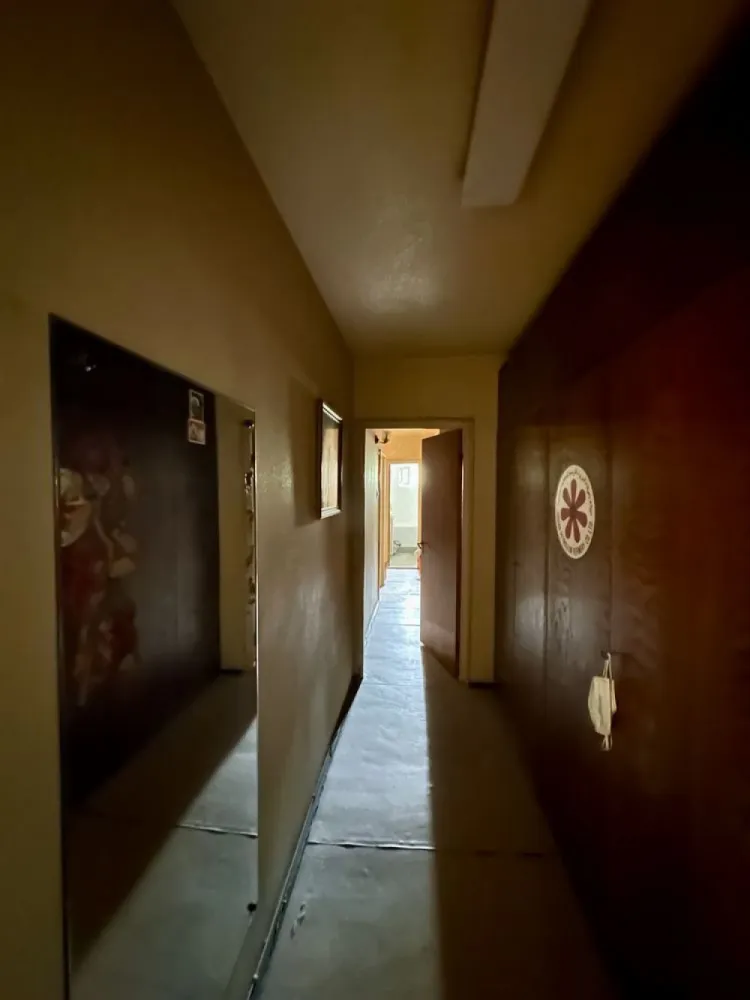 PROPRIETAR VÂND Apartament Zona Mega Mall - Bună ziua! DIRECT PROPRIETAR - Ofer spre vânzare apartament cu 4 camere care dispune de două băi și trei balcoane, în zona Mega Mall-Piața Delfinului. Balcoanele sunt dispuse astfel: dormitor, bucătărie, living. Blocul este fără risc seismic! Puncte de reper: 450 de MegaMall Pantelimon (aproximativ 6 minute) Stație tramvai și STB în fața blocului. Suprafața este de 93,24 mp și este situat la etajul 1 Multiple facilități: Farmacii, Școli, Supermarketuri, Kaufland, Lidl, Parcuri, Biserică
